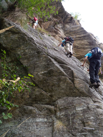 Gruppo a inizio ferrata (81777 bytes)